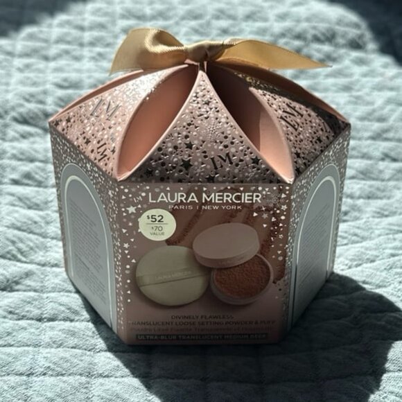 Laura Mercier Translucent Loose Setting Powder and Puff Medium Deep Gift Wrapped - Picture 2 of 9